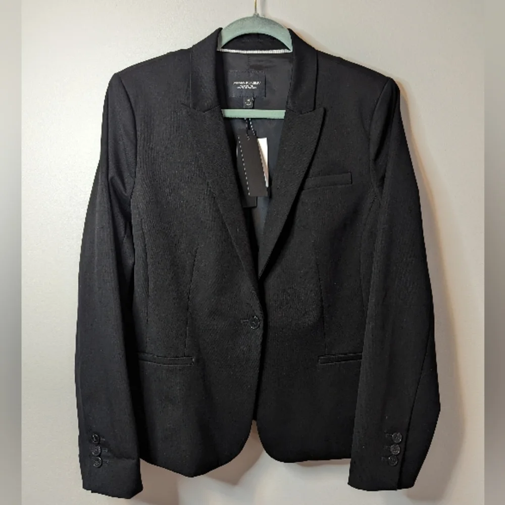 **SOLD** Banana Republic "Classic Fit" Blazer - Picture 2 of 8
